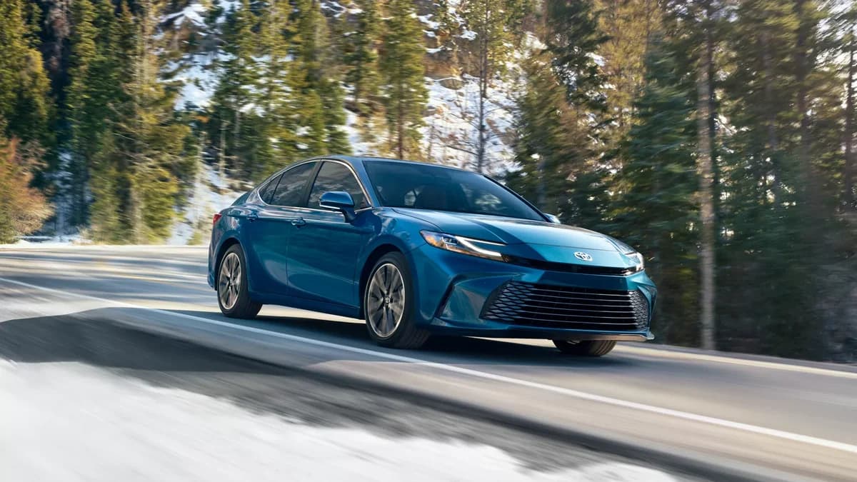 Toyota Camry Hybrid (2025)