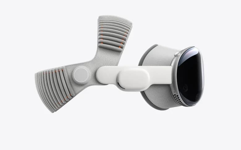 Apple Vision Pro (M5, 2025)
