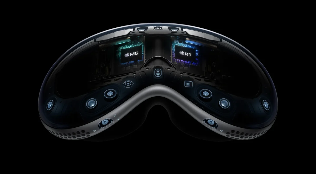 Apple Vision Pro (M5, 2025)