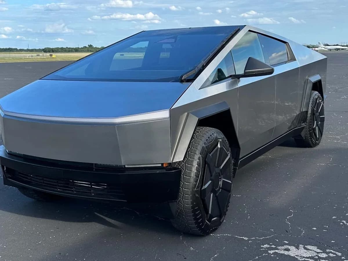 Tesla Cybertruck (2024)