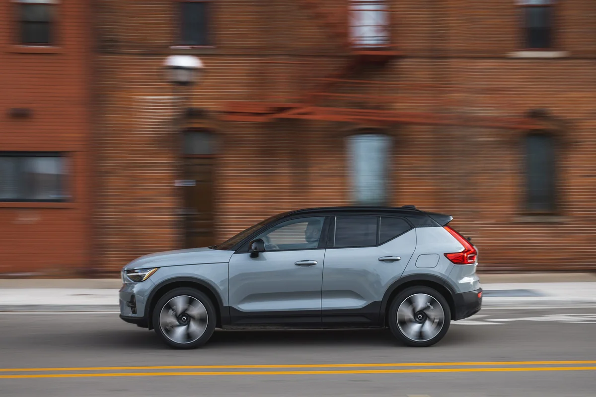 Volvo XC40 (2024)