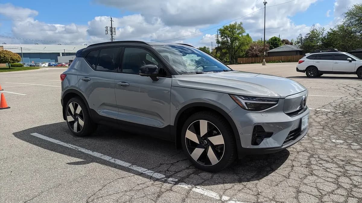 Volvo XC40 (2024)