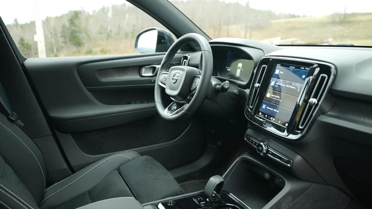 Volvo XC40 (2024)