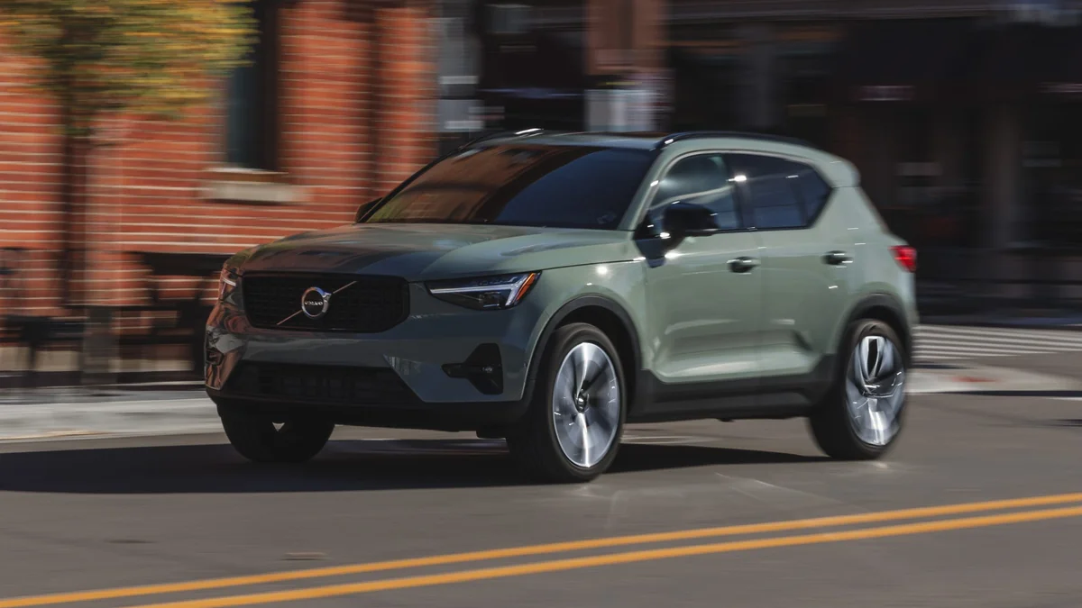 Volvo XC40 (2024)