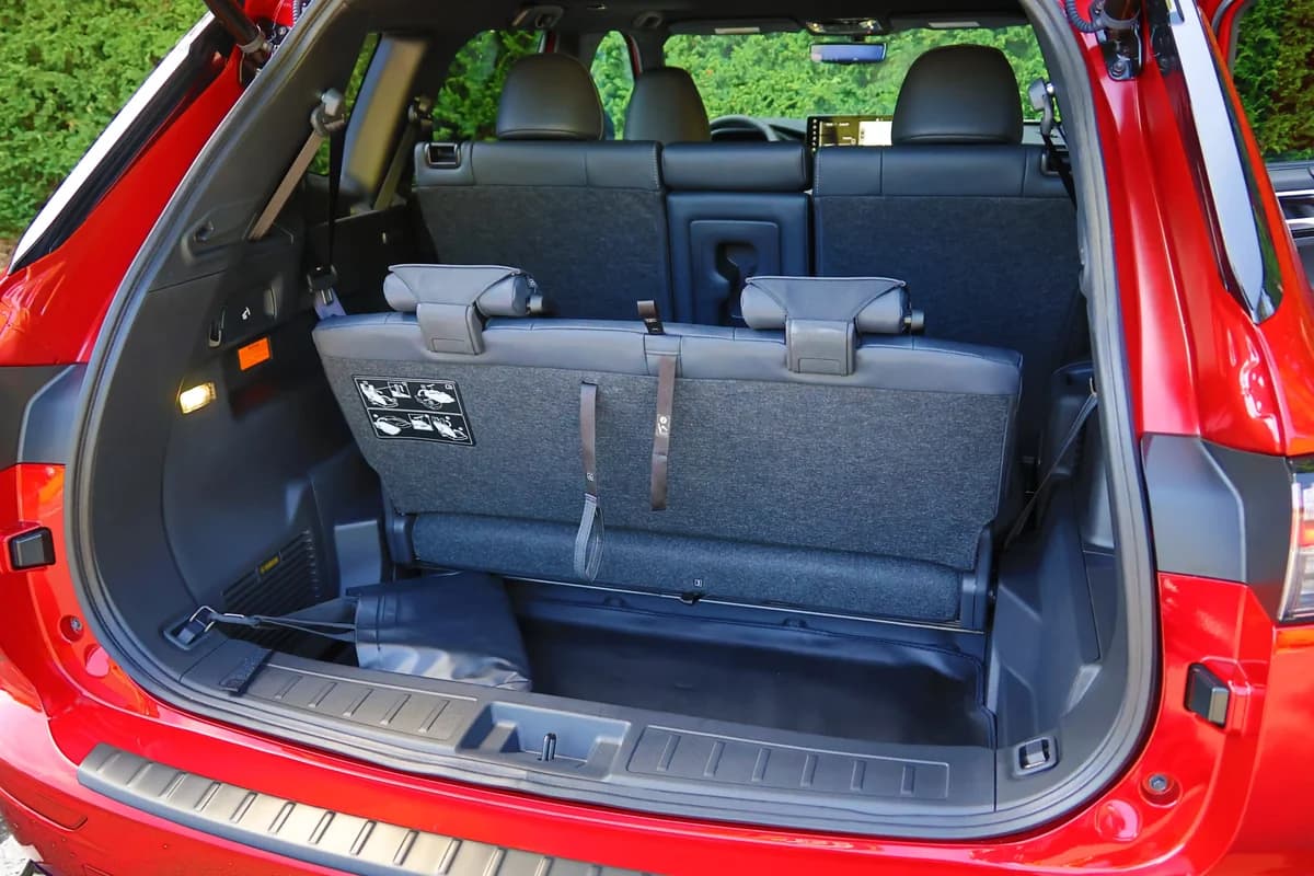 Mitsubishi Outlander Plug-in Hybrid (2026)