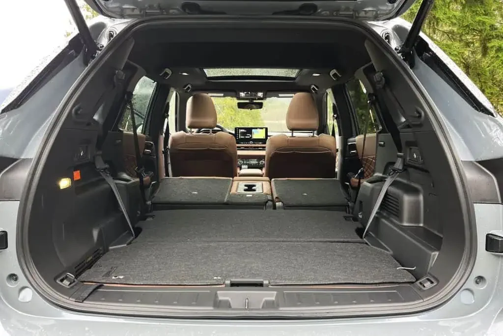 Mitsubishi Outlander Plug-in Hybrid (2026)