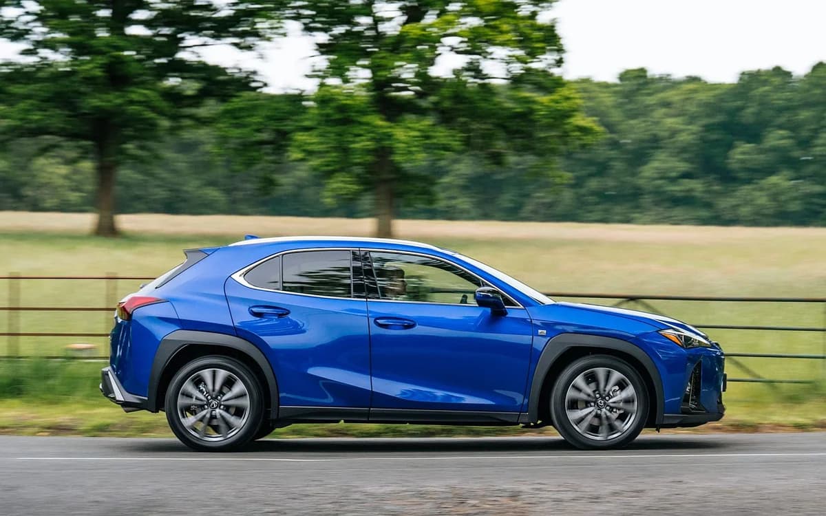 Lexus UX (2026)