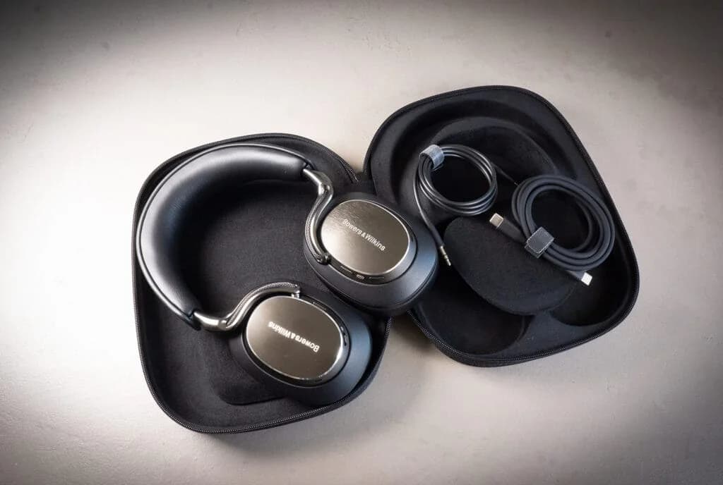 Bowers & Wilkins Px8 S2