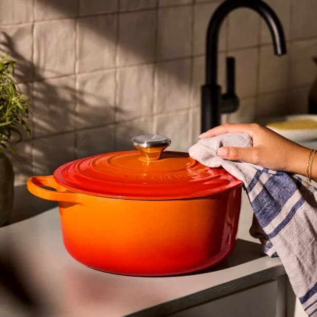 Le Creuset Signature Enameled Cast Iron Round Dutch Oven 5.5 Qt