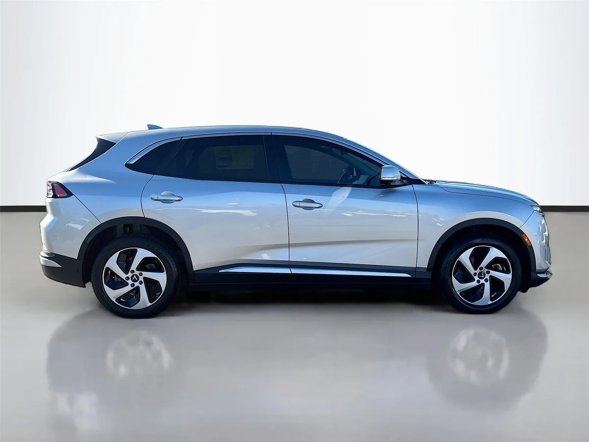 VinFast VF 8 (2025)