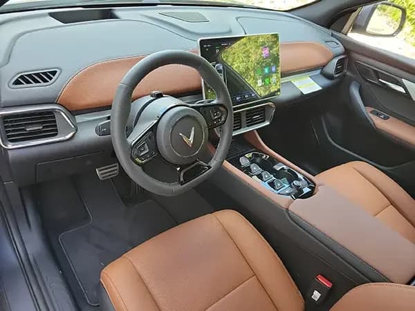 VinFast VF 8 (2025)
